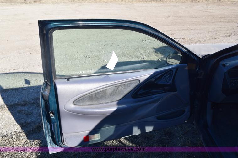 image for item E6174 1995 Ford Thunderbird LX