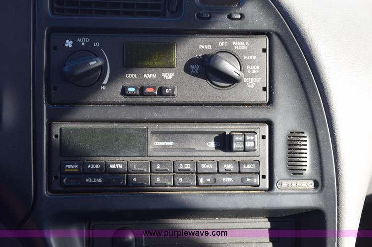 image for item E6174 1995 Ford Thunderbird LX