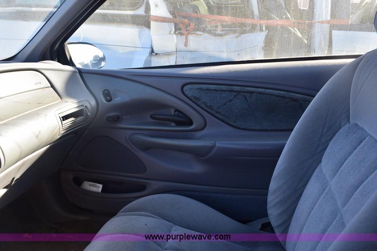 image for item E6174 1995 Ford Thunderbird LX