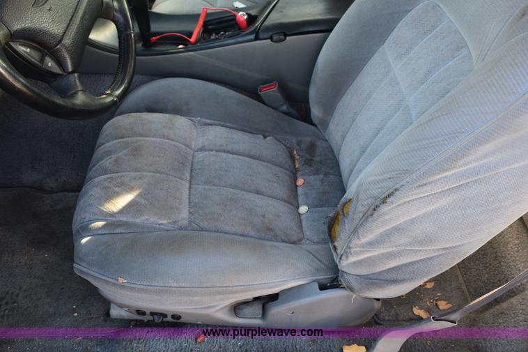 image for item E6174 1995 Ford Thunderbird LX