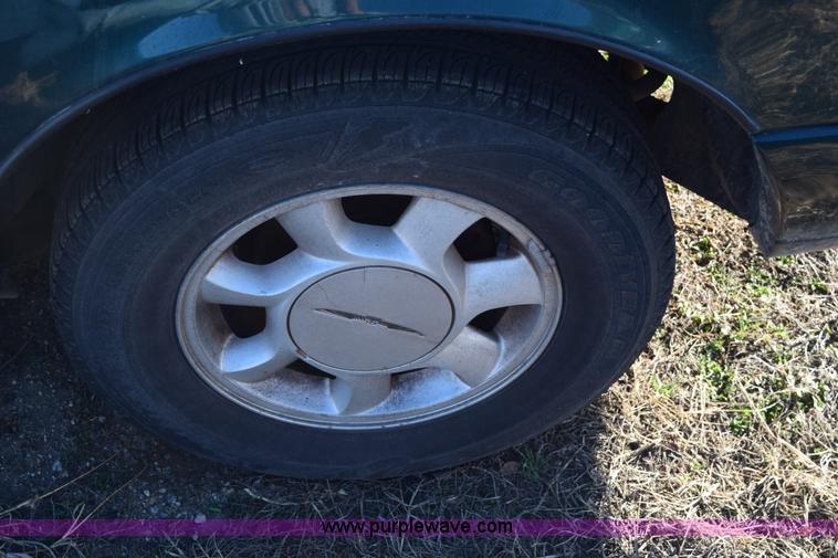 image for item E6174 1995 Ford Thunderbird LX