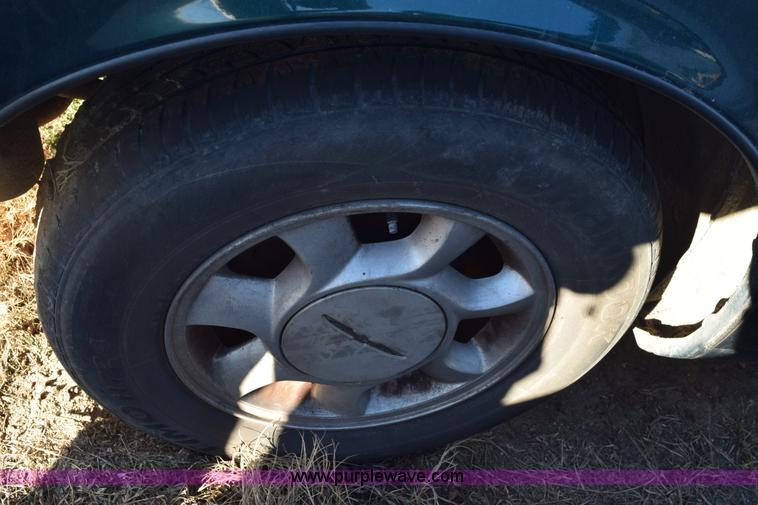 image for item E6174 1995 Ford Thunderbird LX