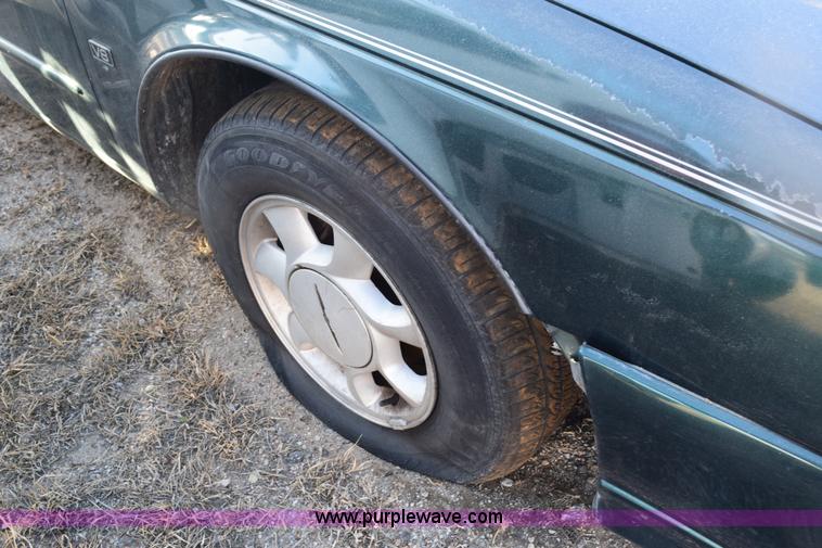 image for item E6174 1995 Ford Thunderbird LX