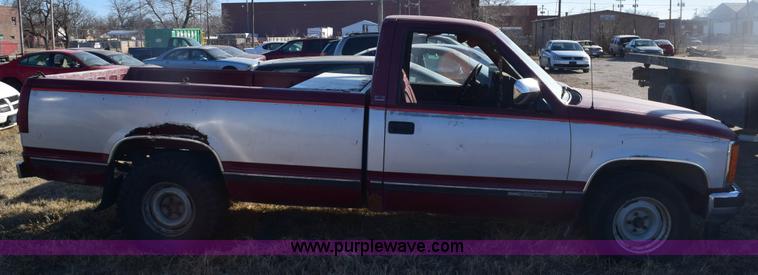 image for item E6175 1988 GMC Sierra 1500 pickup truck