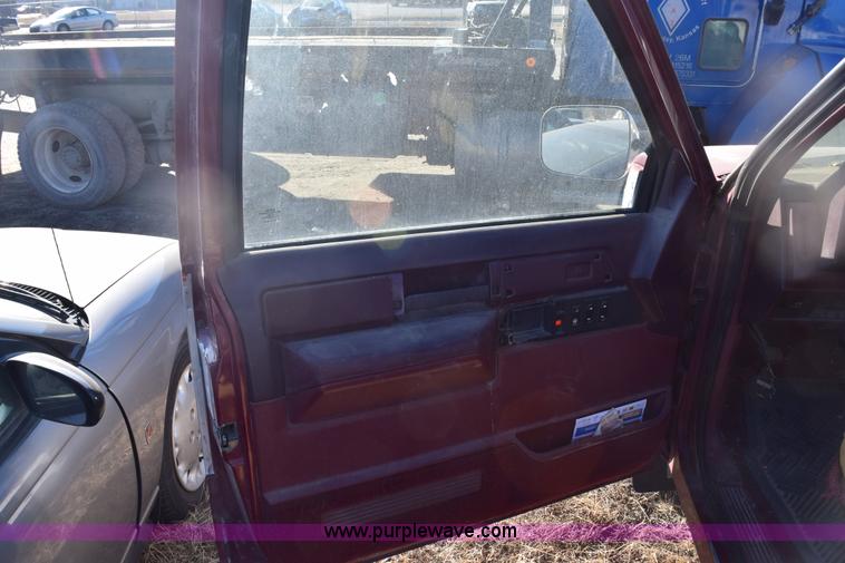 image for item E6175 1988 GMC Sierra 1500 pickup truck