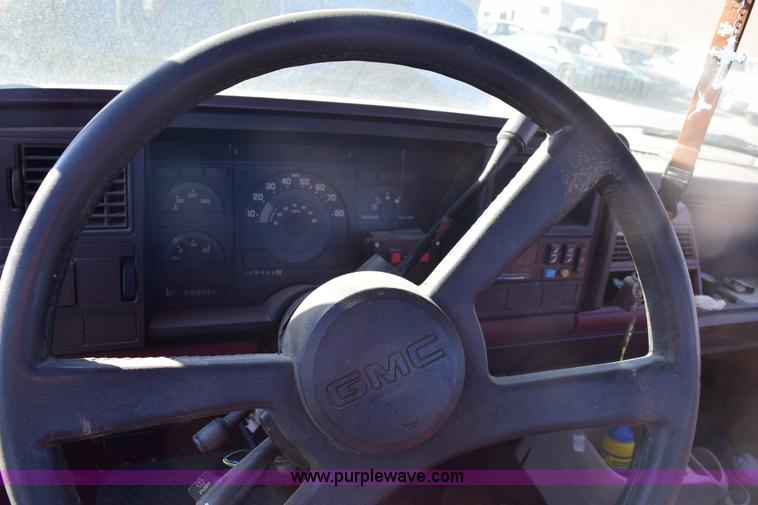 image for item E6175 1988 GMC Sierra 1500 pickup truck