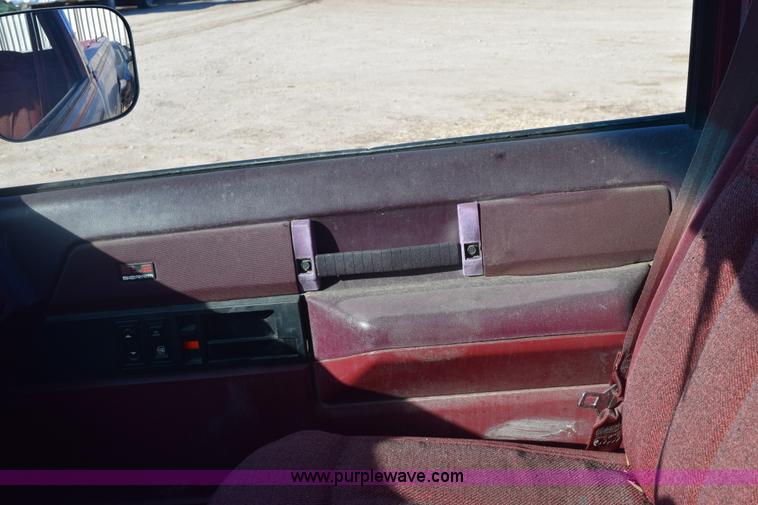 image for item E6175 1988 GMC Sierra 1500 pickup truck