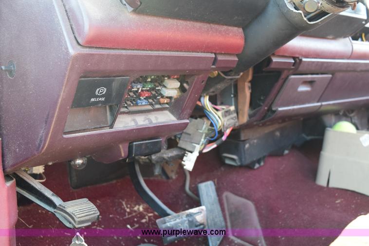 image for item E6175 1988 GMC Sierra 1500 pickup truck