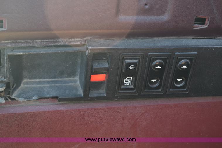 image for item E6175 1988 GMC Sierra 1500 pickup truck