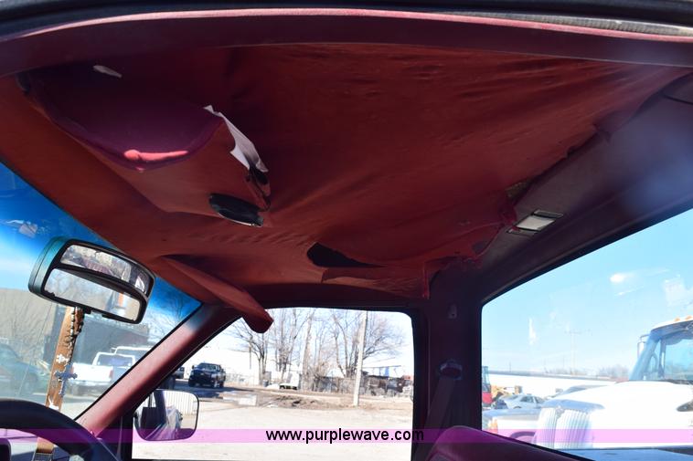 image for item E6175 1988 GMC Sierra 1500 pickup truck