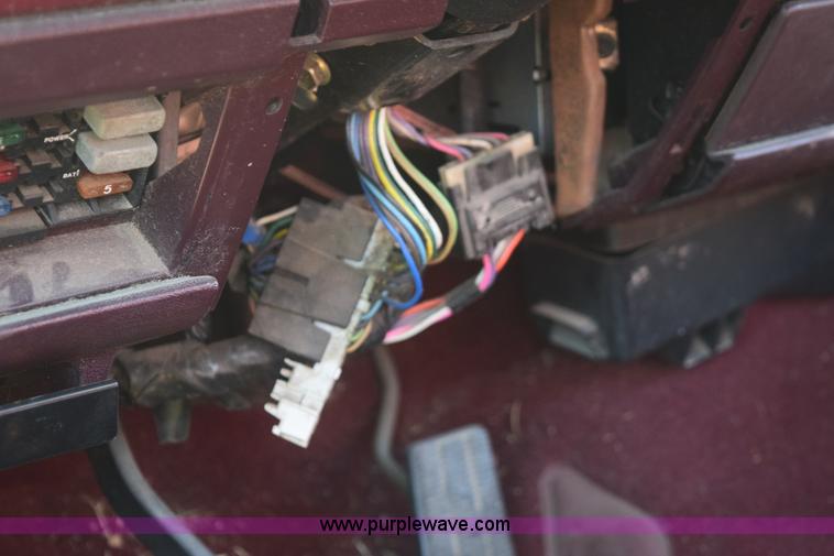 image for item E6175 1988 GMC Sierra 1500 pickup truck