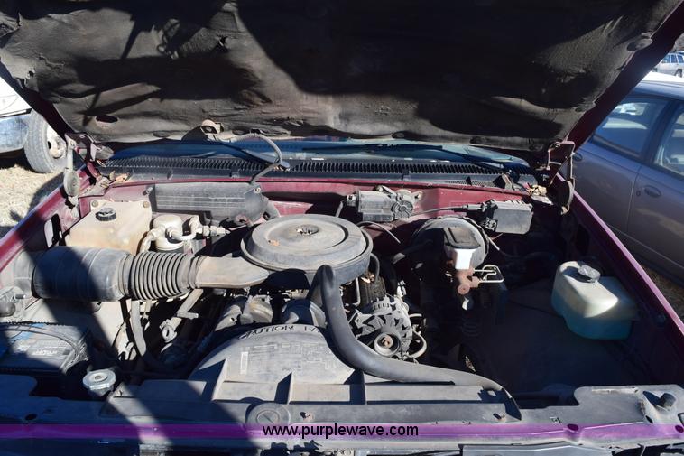 image for item E6175 1988 GMC Sierra 1500 pickup truck