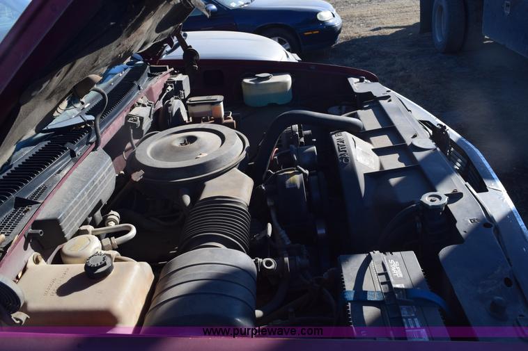 image for item E6175 1988 GMC Sierra 1500 pickup truck