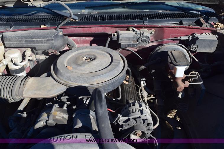 image for item E6175 1988 GMC Sierra 1500 pickup truck