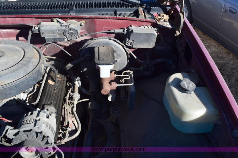 image for item E6175 1988 GMC Sierra 1500 pickup truck