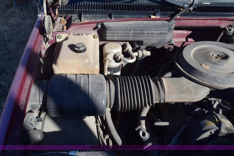 image for item E6175 1988 GMC Sierra 1500 pickup truck