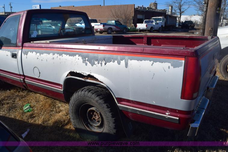 image for item E6175 1988 GMC Sierra 1500 pickup truck