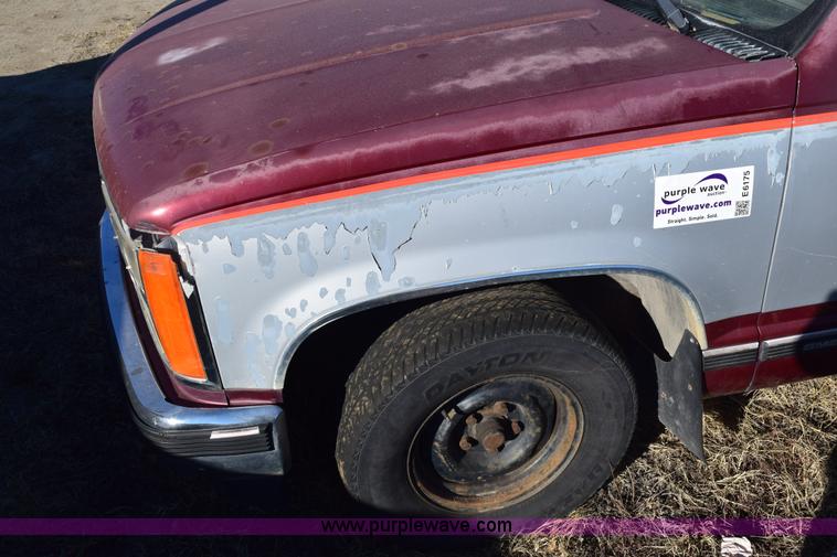 image for item E6175 1988 GMC Sierra 1500 pickup truck