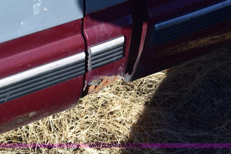 image for item E6175 1988 GMC Sierra 1500 pickup truck