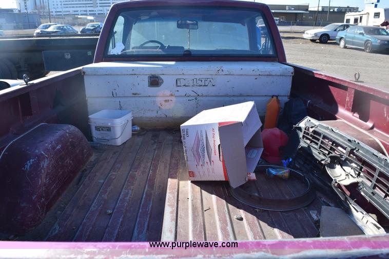 image for item E6175 1988 GMC Sierra 1500 pickup truck