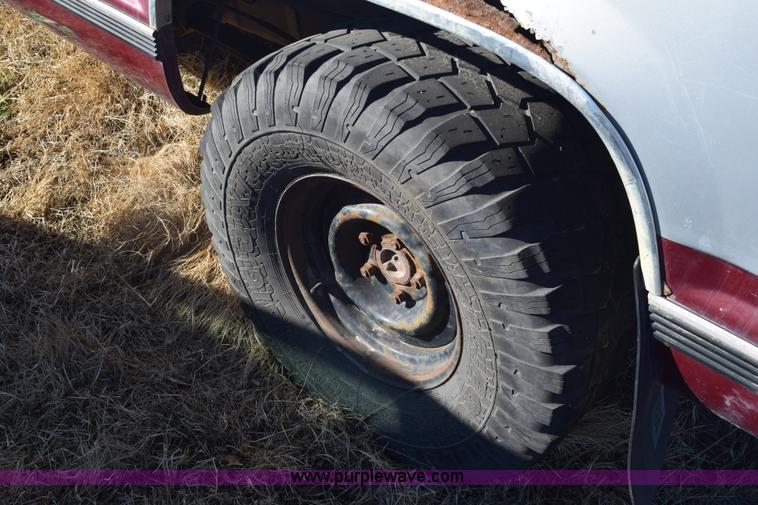 image for item E6175 1988 GMC Sierra 1500 pickup truck