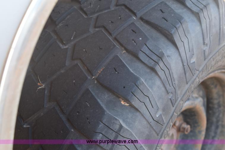 image for item E6175 1988 GMC Sierra 1500 pickup truck