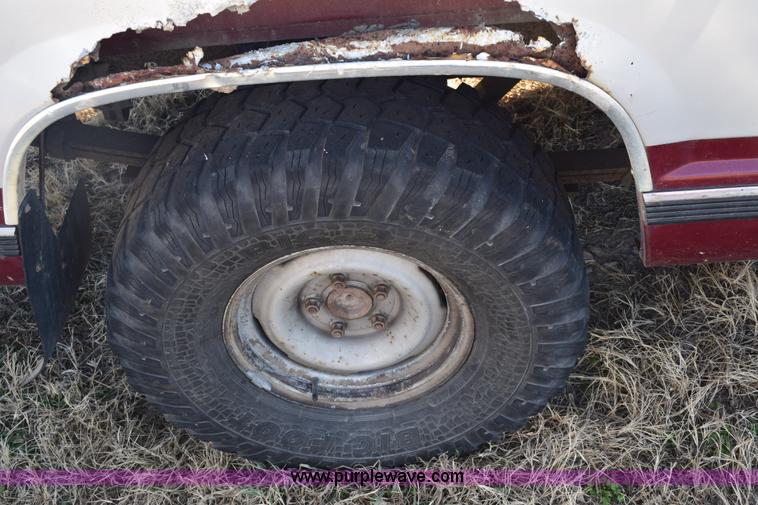 image for item E6175 1988 GMC Sierra 1500 pickup truck