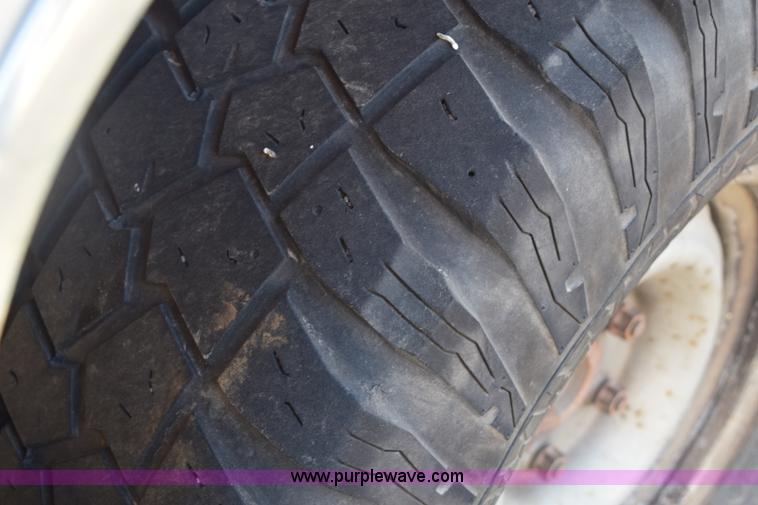 image for item E6175 1988 GMC Sierra 1500 pickup truck