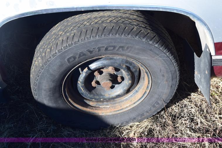 image for item E6175 1988 GMC Sierra 1500 pickup truck