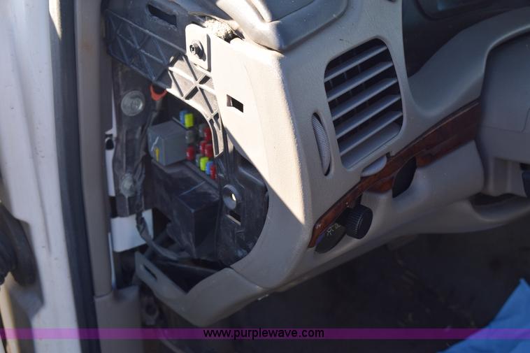 image for item E6177 2004 Chevrolet Impala