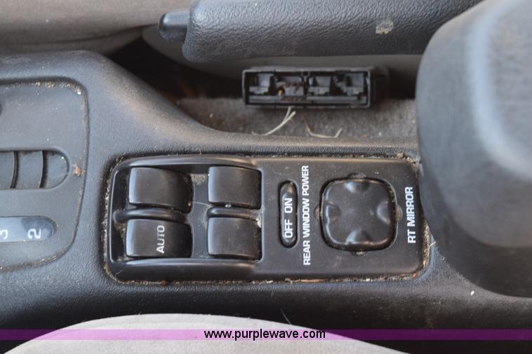 image for item E6179 1997 Saturn SW2