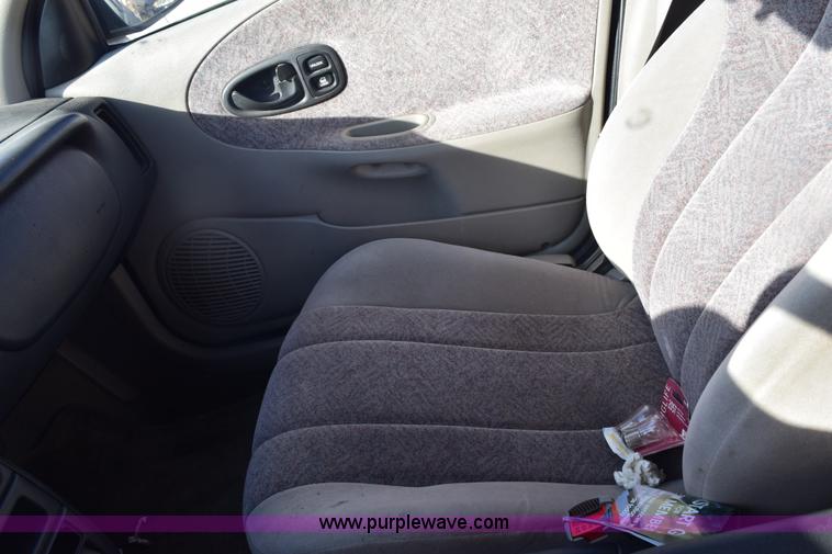 image for item E6179 1997 Saturn SW2