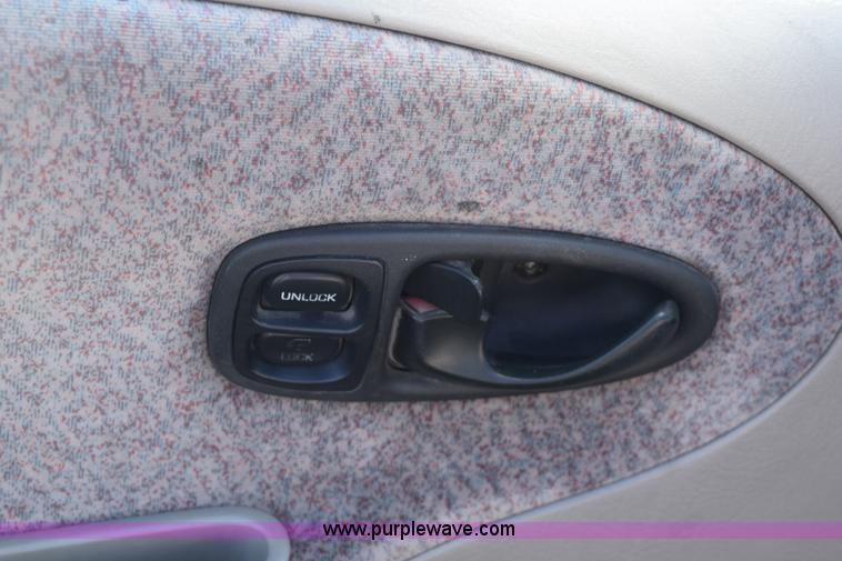 image for item E6179 1997 Saturn SW2