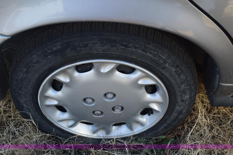 image for item E6179 1997 Saturn SW2