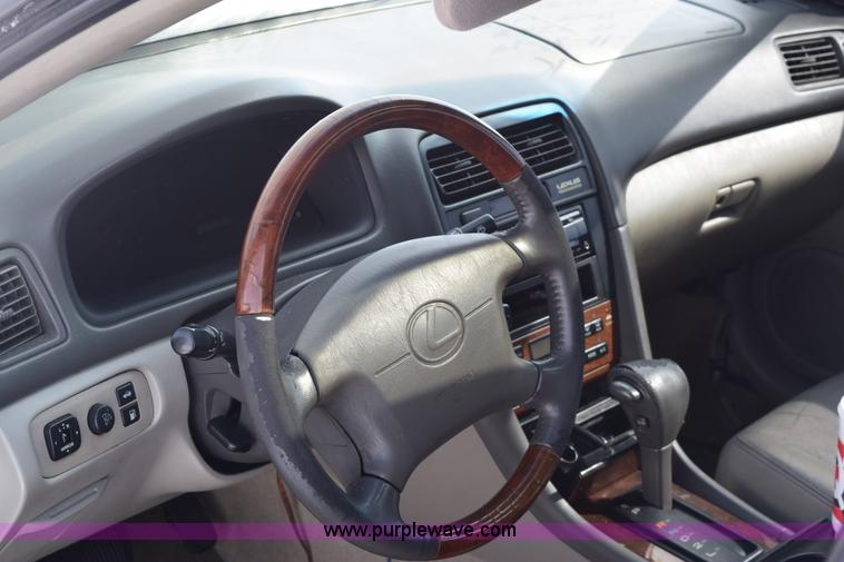 image for item E6181 2001 Lexus ES300