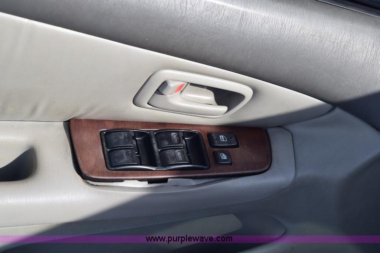 image for item E6181 2001 Lexus ES300