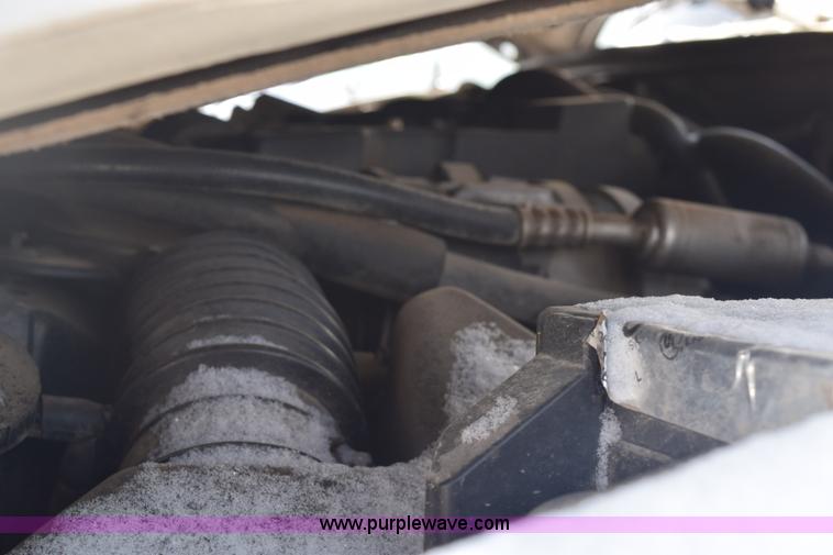 image for item E6182 2000 Chevrolet S10 pickup truck