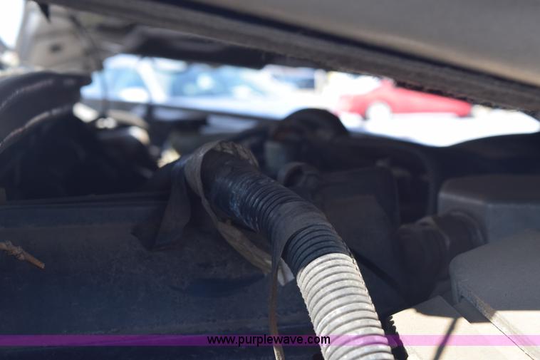 image for item E6182 2000 Chevrolet S10 pickup truck