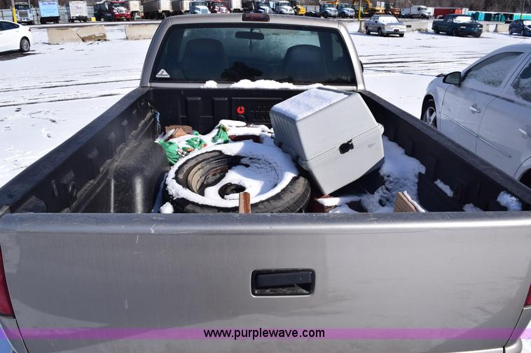 image for item E6182 2000 Chevrolet S10 pickup truck