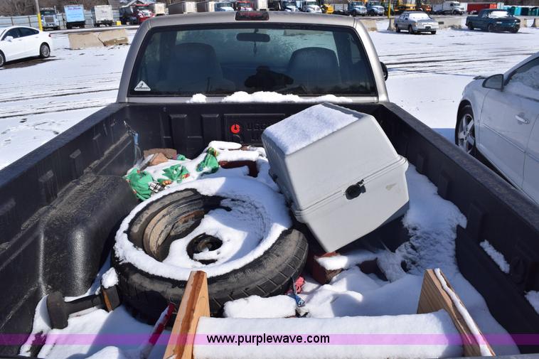 image for item E6182 2000 Chevrolet S10 pickup truck