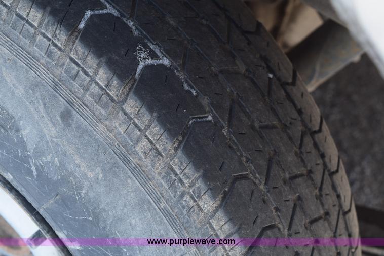 image for item E6182 2000 Chevrolet S10 pickup truck