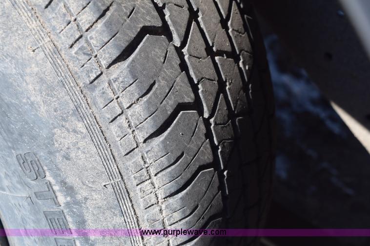 image for item E6182 2000 Chevrolet S10 pickup truck