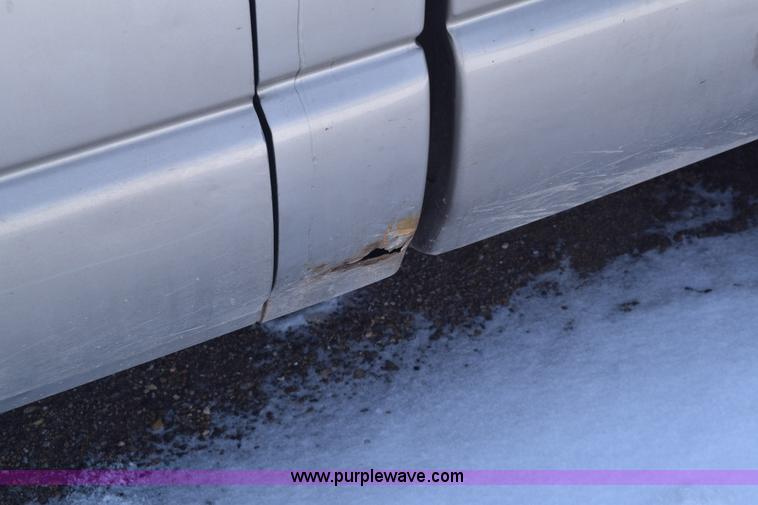 image for item E6182 2000 Chevrolet S10 pickup truck