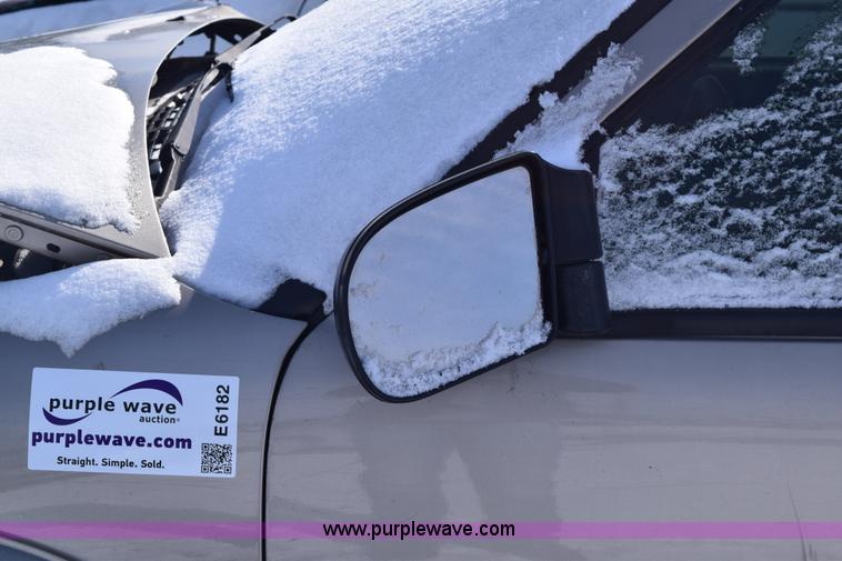 image for item E6182 2000 Chevrolet S10 pickup truck