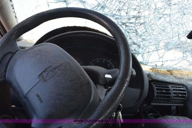 image for item E6223 1997 Saturn SC SC2