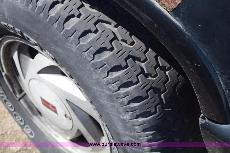 image for item E6232 1992 Oldsmobile Bravada SUV