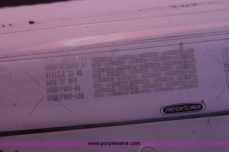 image for item E6233 2005 Freightliner Columbia 120 semi truck