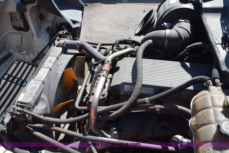 image for item E6233 2005 Freightliner Columbia 120 semi truck