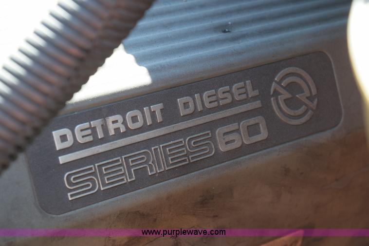 image for item E6233 2005 Freightliner Columbia 120 semi truck