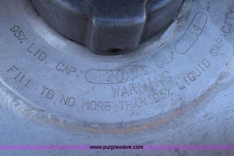 image for item E6233 2005 Freightliner Columbia 120 semi truck